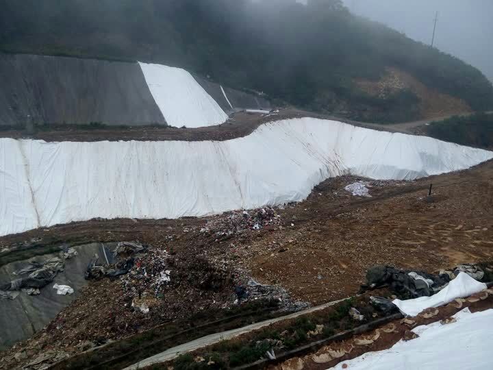固体废物填埋场在铺设HDPE土工膜前要经理哪三个阶段？