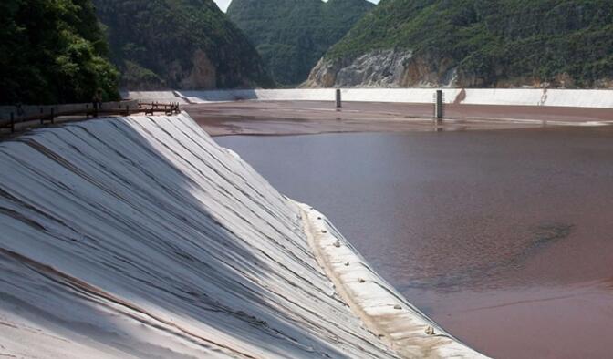 土工膜在人工湖深水区及浅水区设计要求