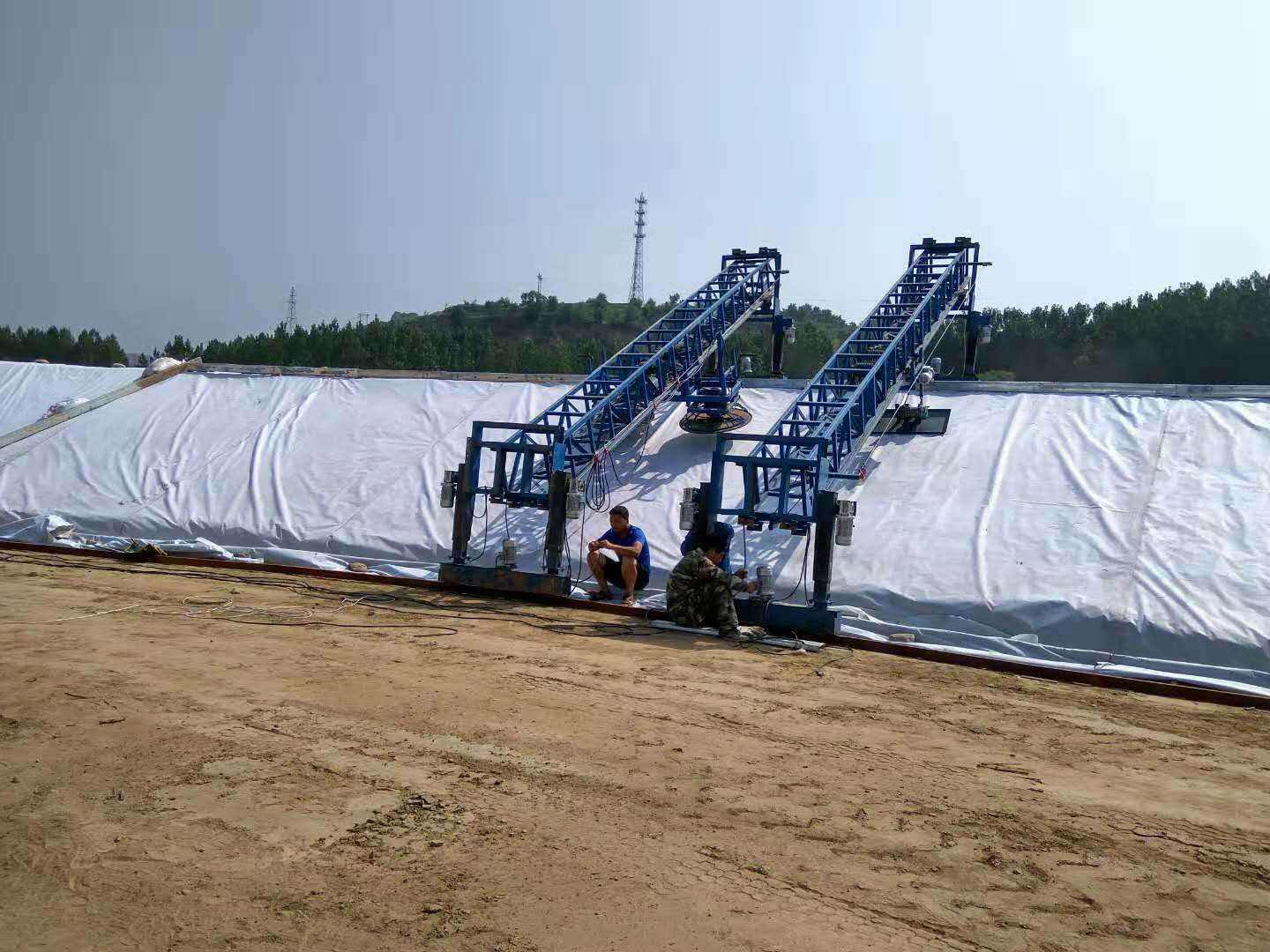 土工布反滤层区域由哪些结构构成？