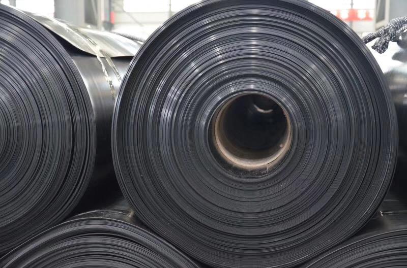 土工膜破损引起的相关因素是什么？