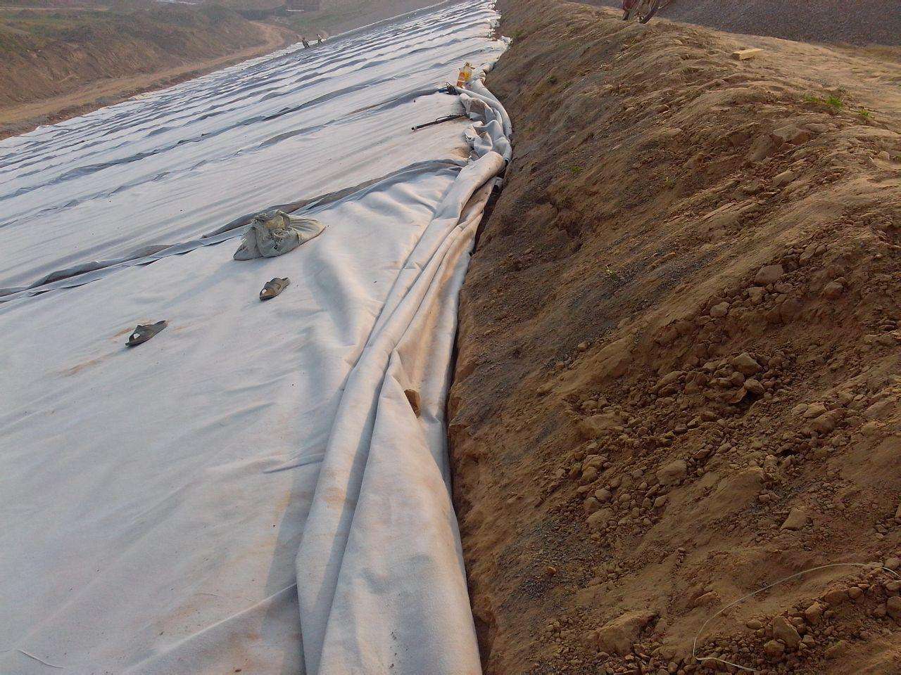 防水土工膜施工中技术质量标准有哪些？