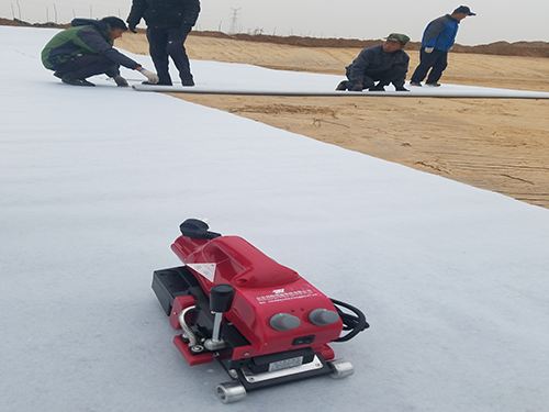 填埋场土地利用的物质基础和先决条件是什么？