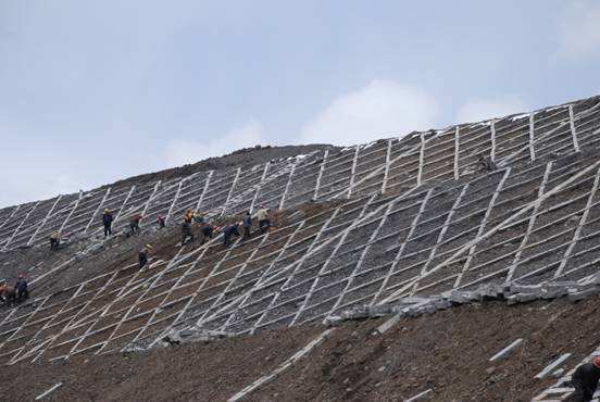 如何选取渣场材料渗透系数与物理力学参数的HDPE膜？