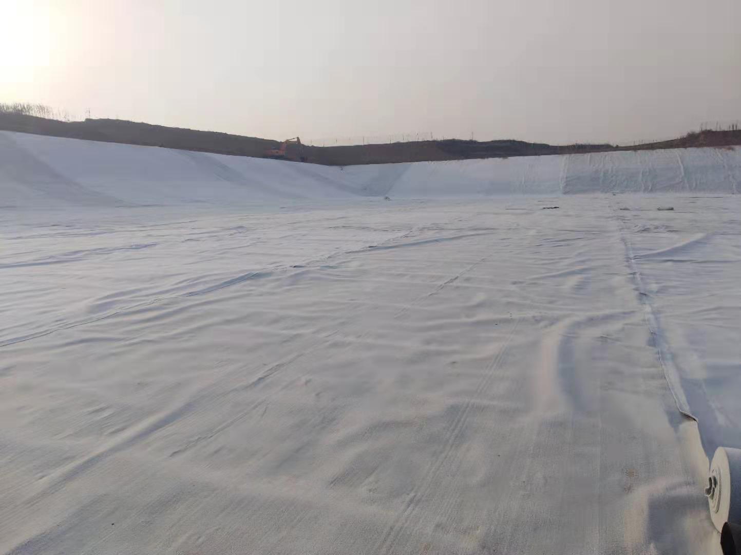 防渗膜焊接操作人员一般是怎样配合的？