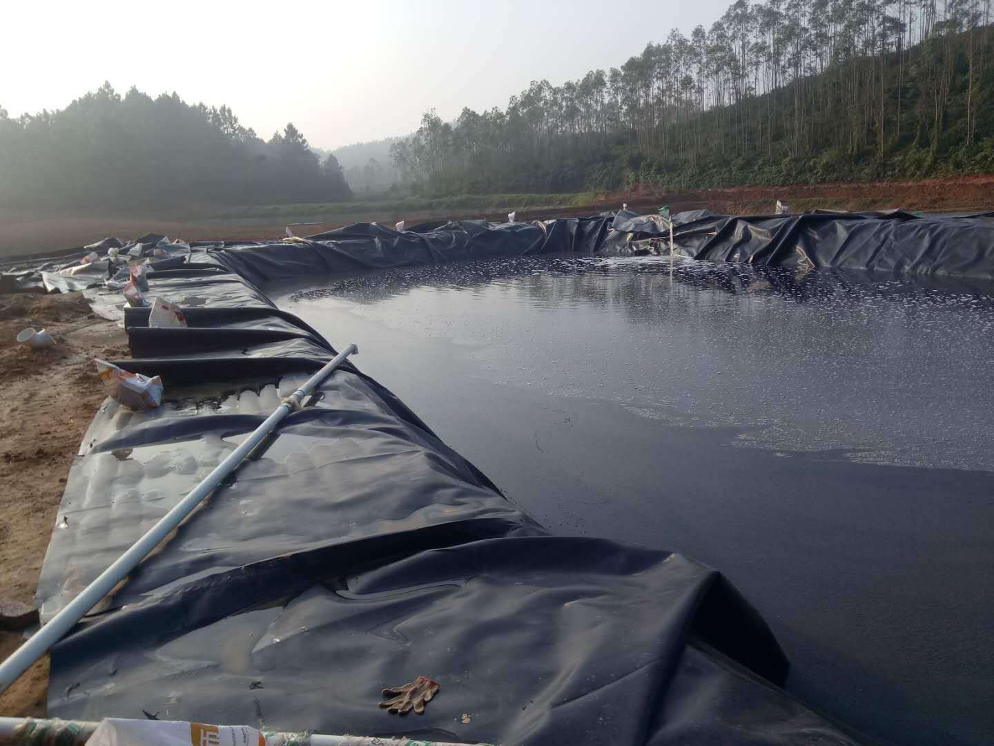 1-22030409413R38.jpg 复合土工膜解决坝坡和库底防渗问题