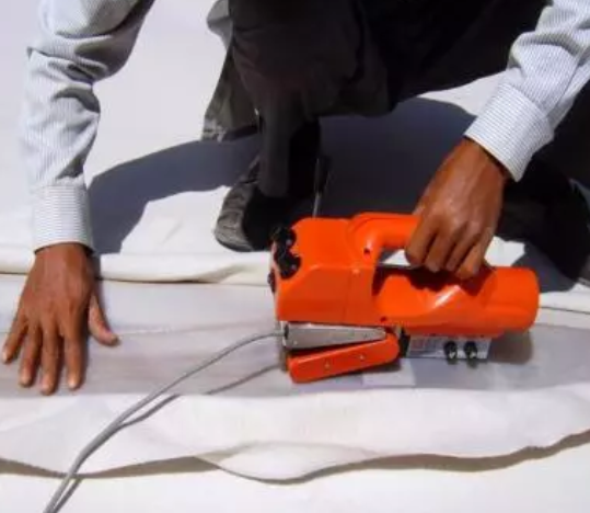 复合土工膜与土工膜焊接有什么不同之处？