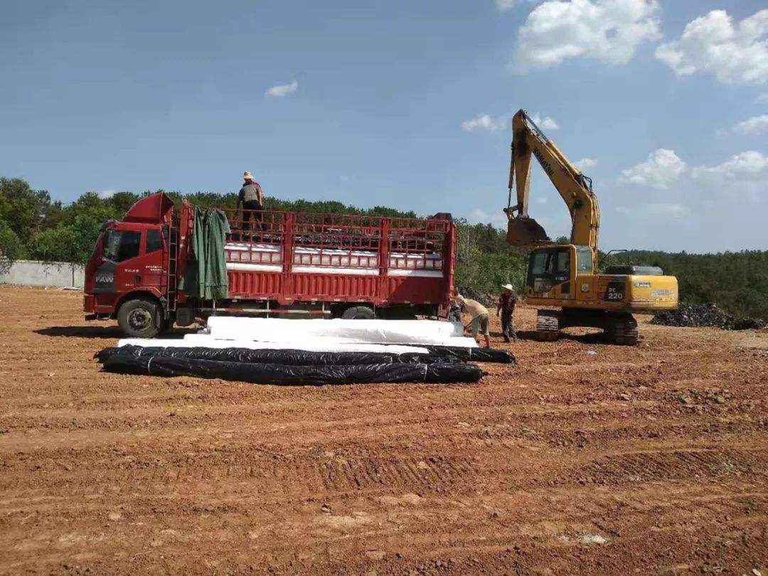 防渗膜具有优良的抗老化、抗紫外线、抗分解能力