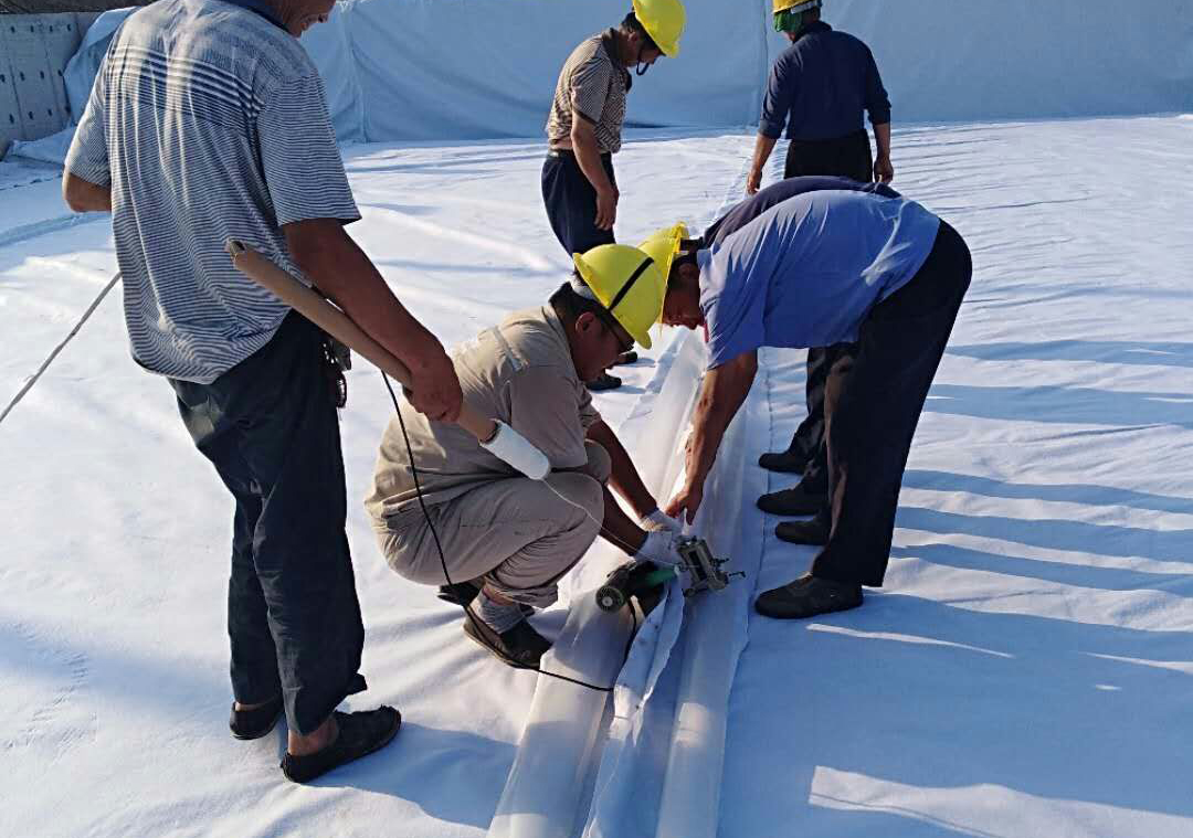 土工合成材料的整体性能特点有哪些方面？