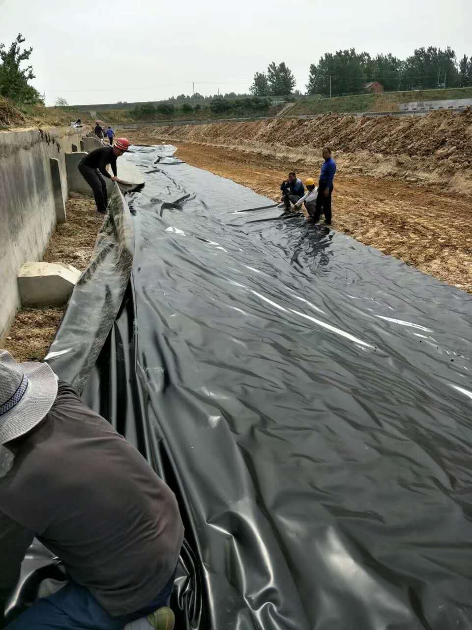 HDPE土工膜施工重点及难点分析(图1) HDPE土工膜施工重点及难点分析